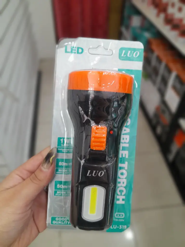 LU-319 LINTERNA RECARGABLE